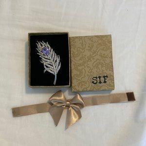 SIF Handmade Gemstone pin
